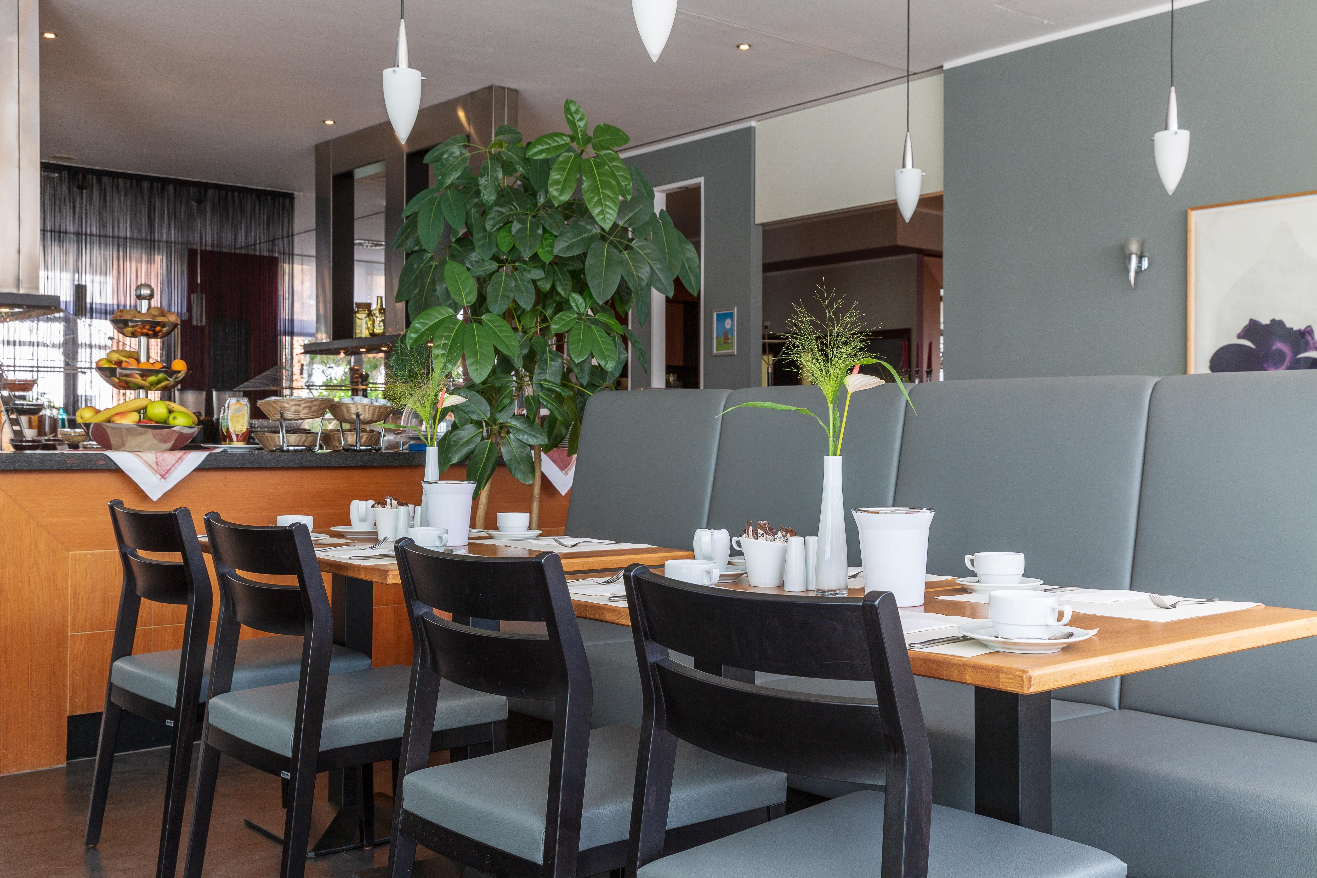 Plaza Premium 4* Keulen
