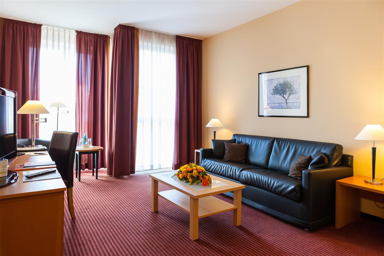 Plaza Premium 4* Keulen