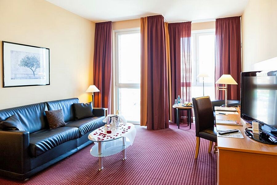 Plaza Premium 4* Keulen